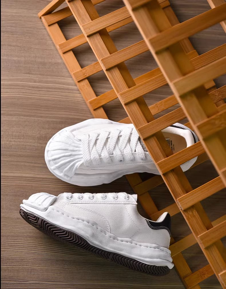 Retro Sneaker mit Shell-Toe & Chunky Sohle