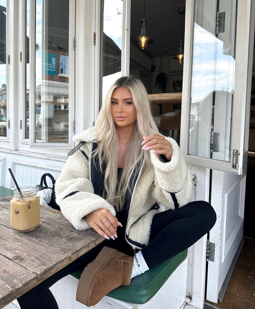 Damenjacke aus kuscheligen Teddyfell