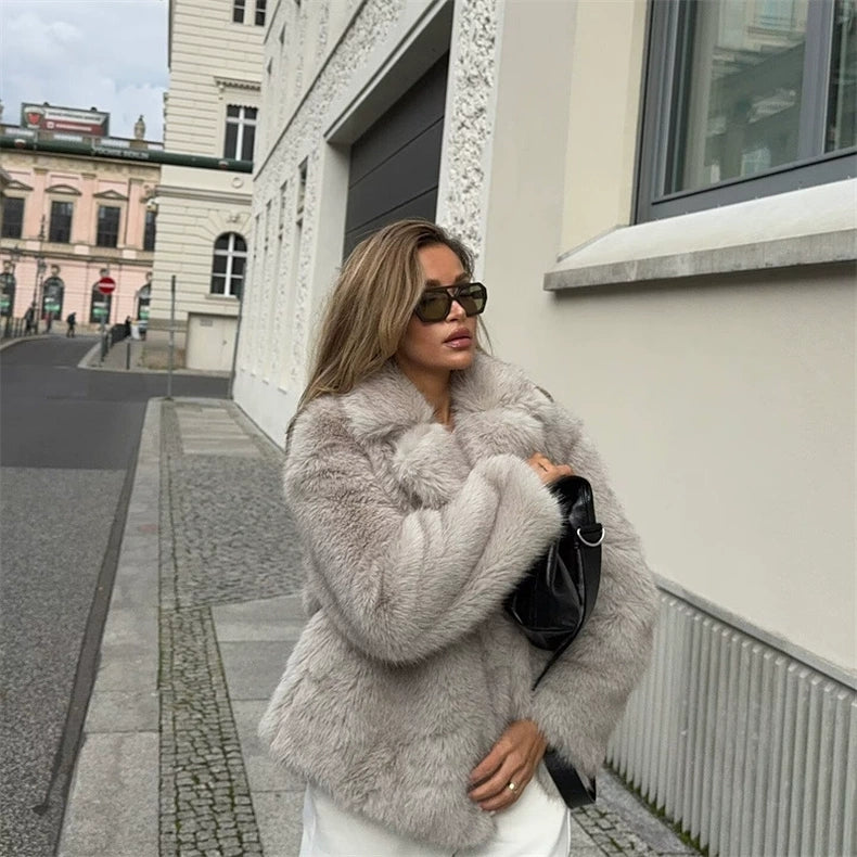 Nordic Chic – Kuschelige Kunstfelljacke