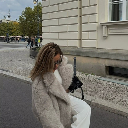 Nordic Chic – Kuschelige Kunstfelljacke