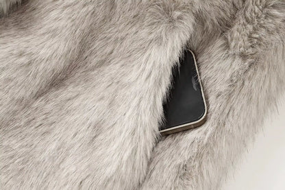 Nordic Chic – Kuschelige Kunstfelljacke