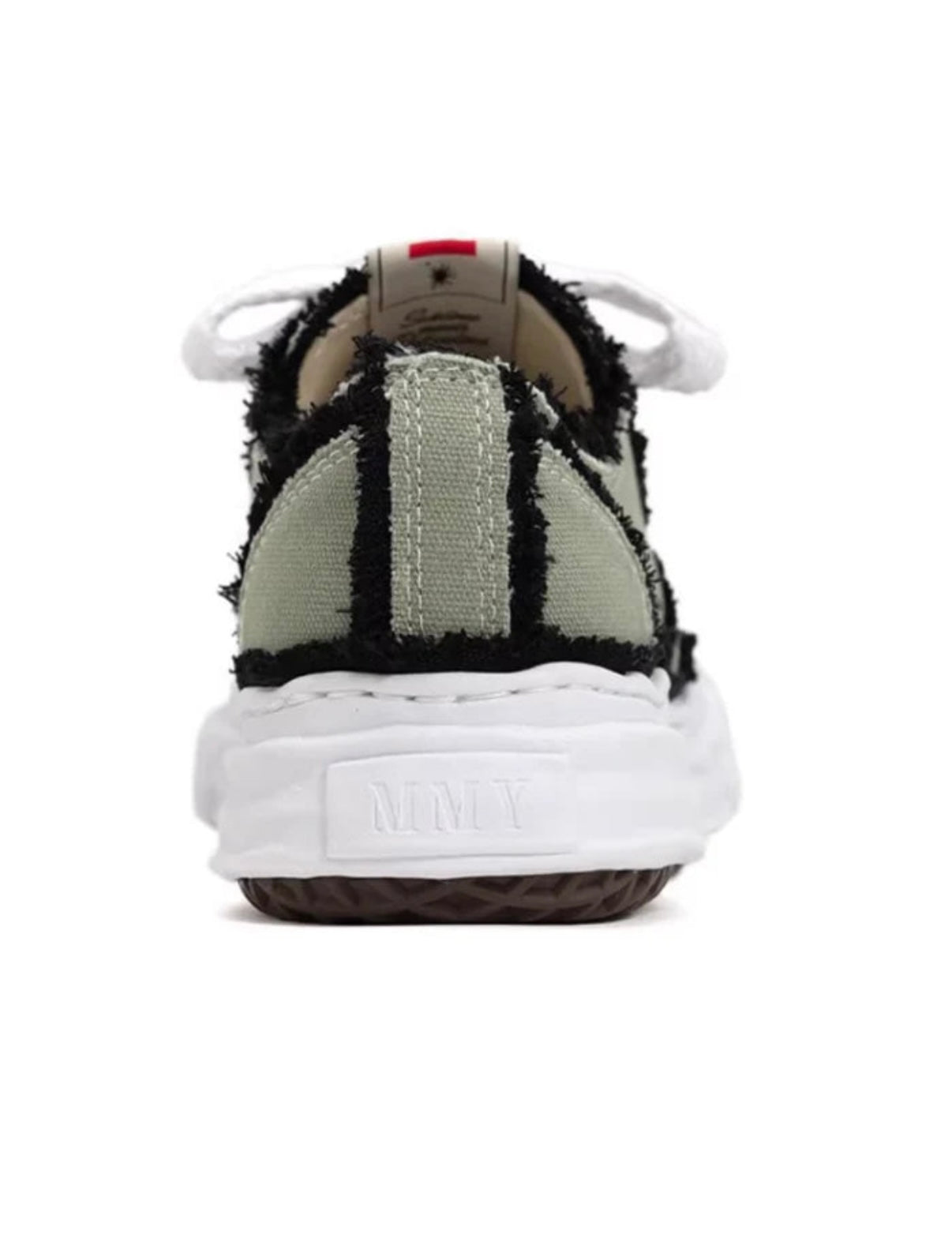 Low top sneakers in a used look – stylish and unique!