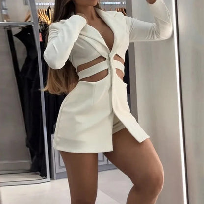 Cremefarbenes Kleid mit Cut-Out-Design