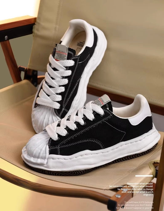 Retro Sneaker mit Shell-Toe & Chunky Sohle