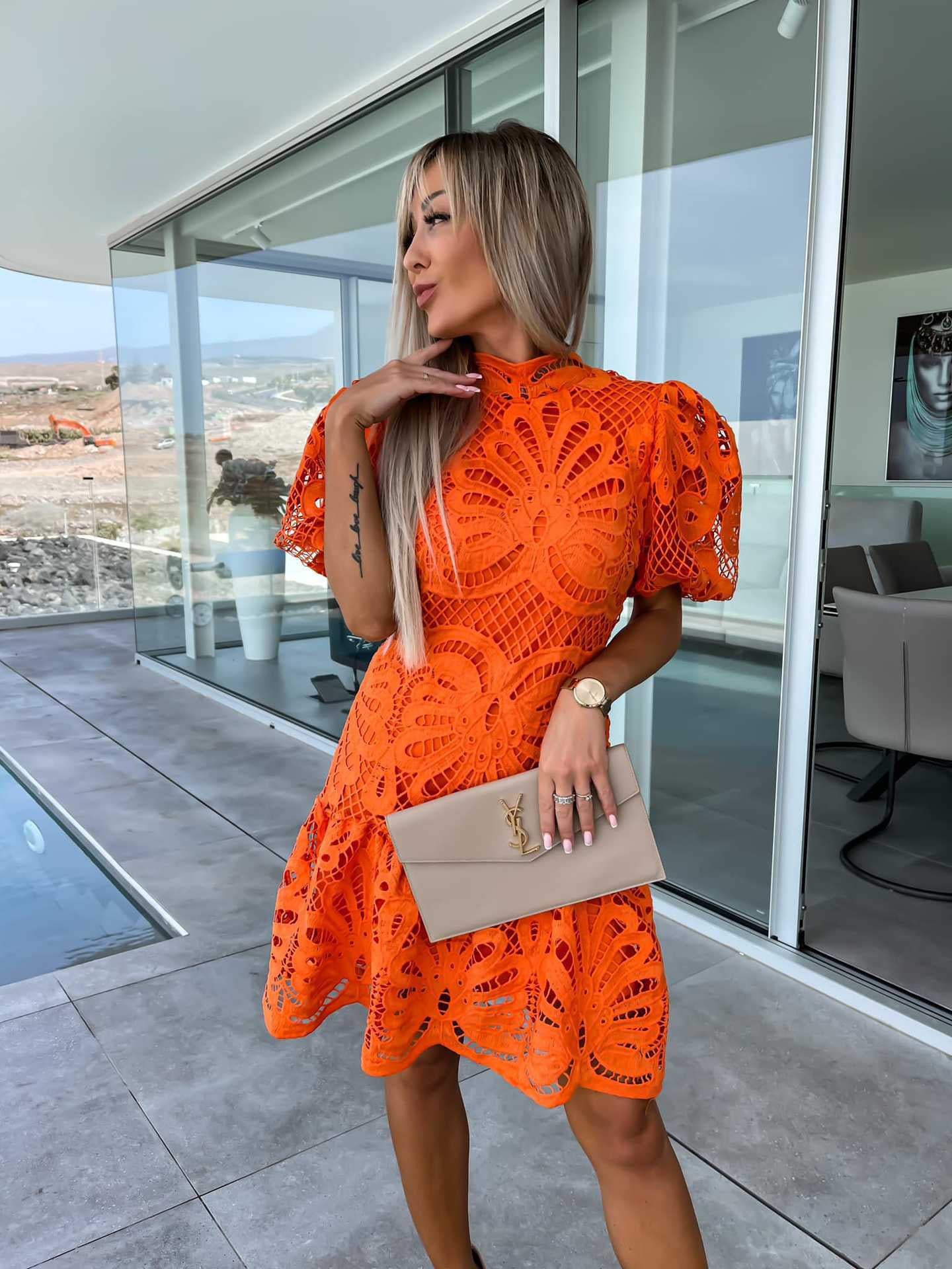 Spitzenkleid mit Puffärmeln in 4 Farben