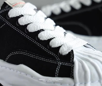 Retro Sneaker mit Shell-Toe & Chunky Sohle