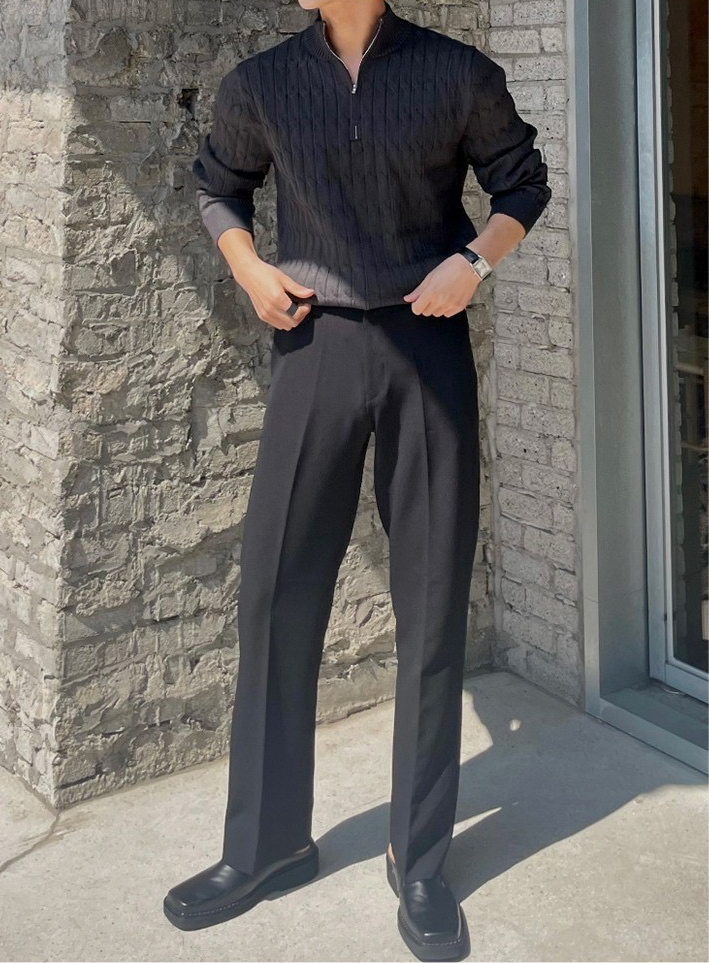 Classic comfort – The GeoStripe Zip Pullover