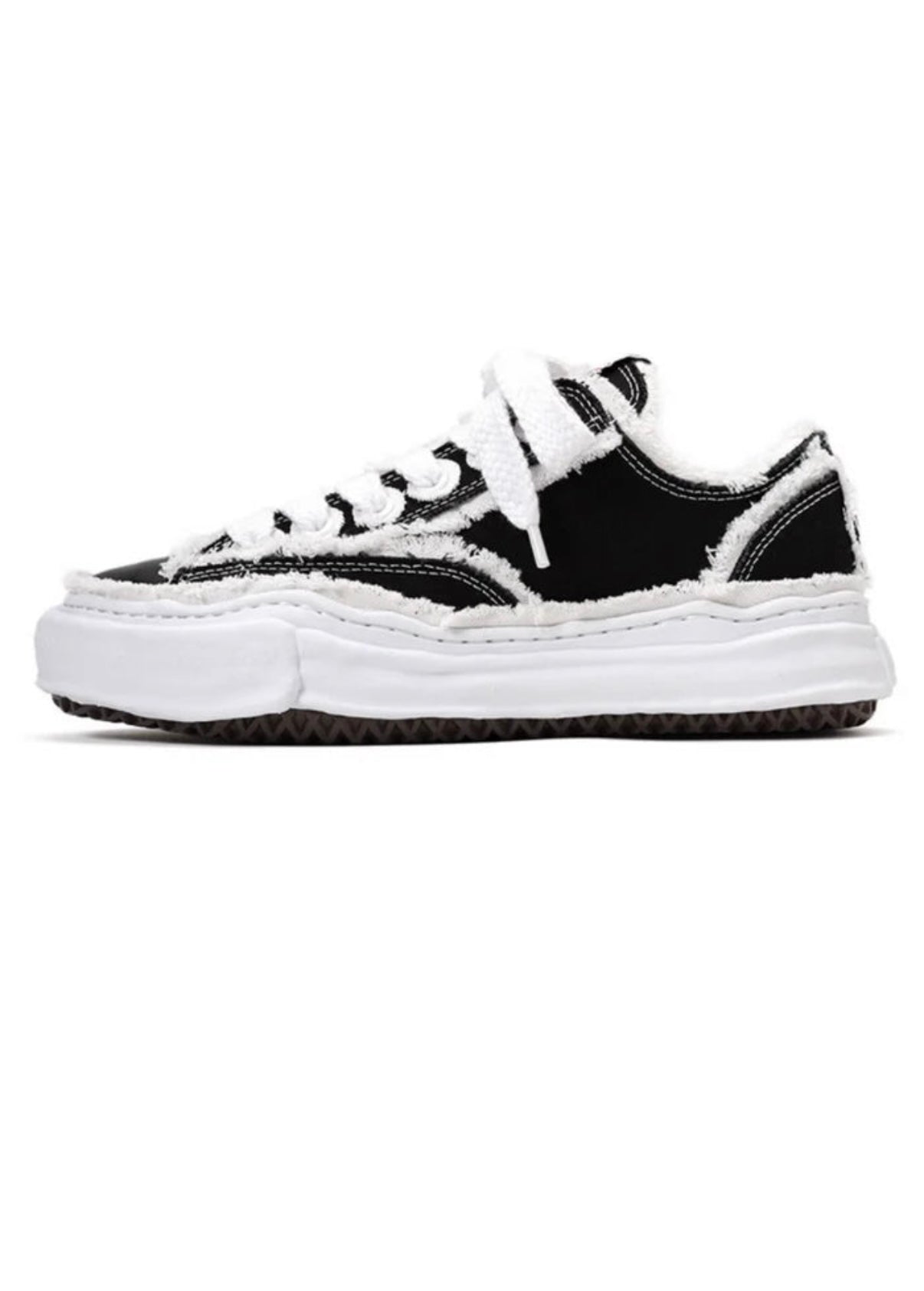 Low top sneakers in a used look – stylish and unique!