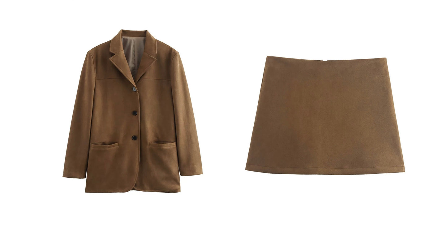 Zweiteiler in Braun - Blazer und Rock