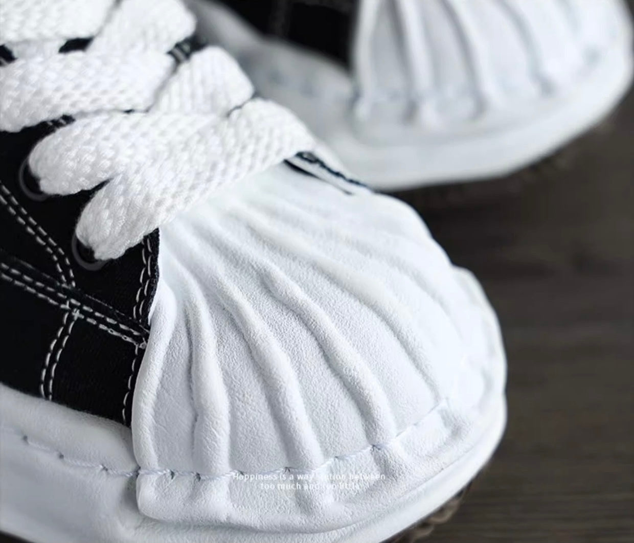 Retro Sneaker mit Shell-Toe & Chunky Sohle