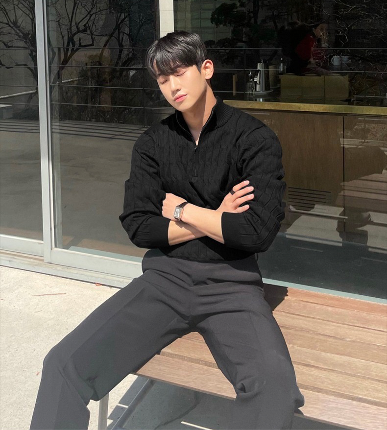 Classic comfort – The GeoStripe Zip Pullover