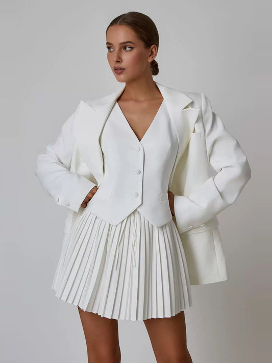 Elegante Dreier-Kombination: Blazer, Weste & Rock