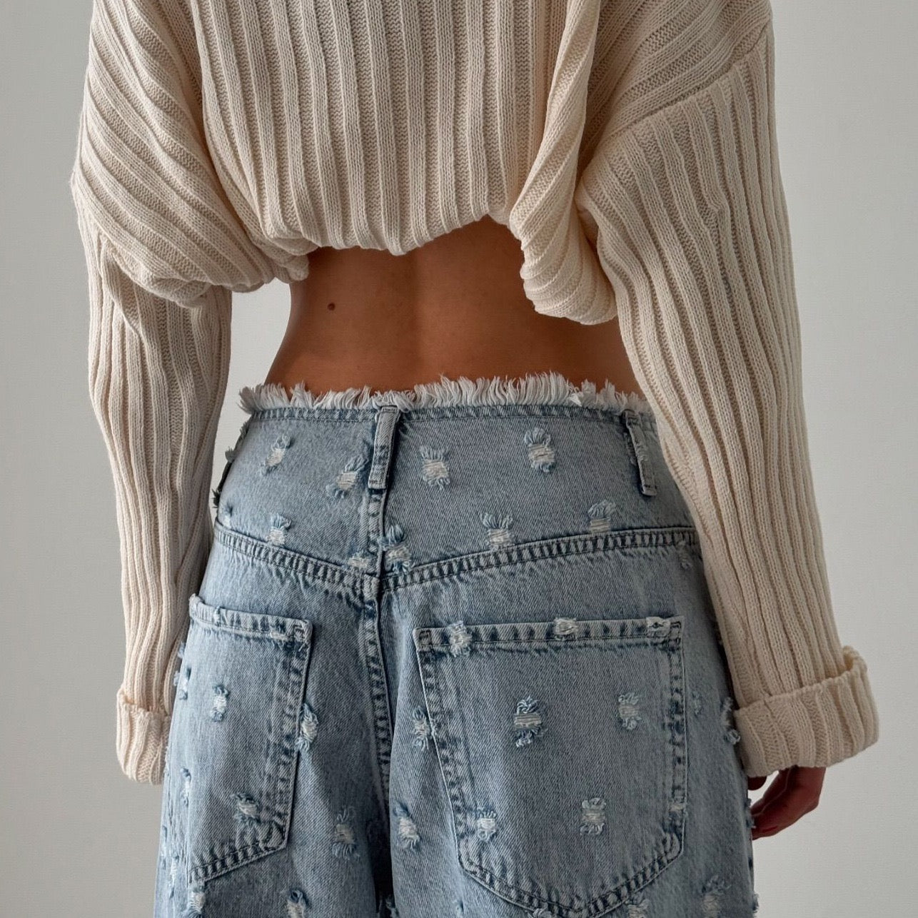 Baggy Jeans mit Distressed-Details