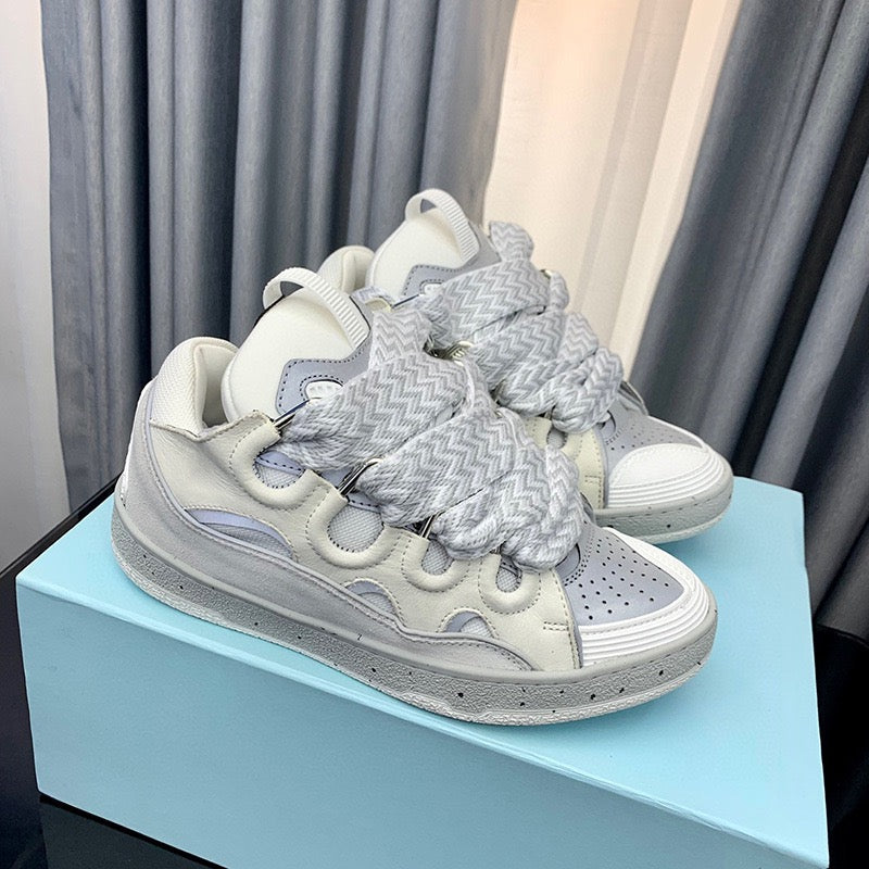 LVIN Low-Top Sneaker