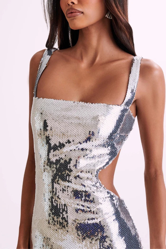 Starluxe Atelier: Glittering evening dress with cut-out details