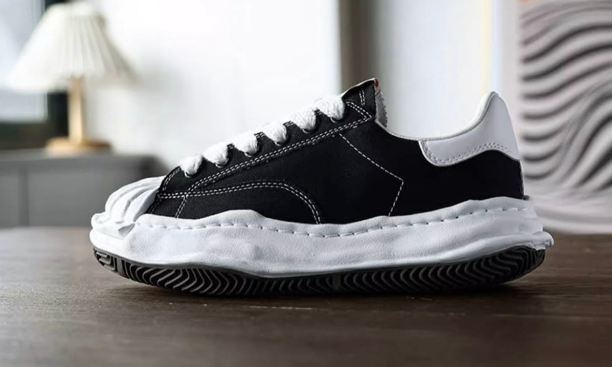 Retro Sneaker mit Shell-Toe & Chunky Sohle