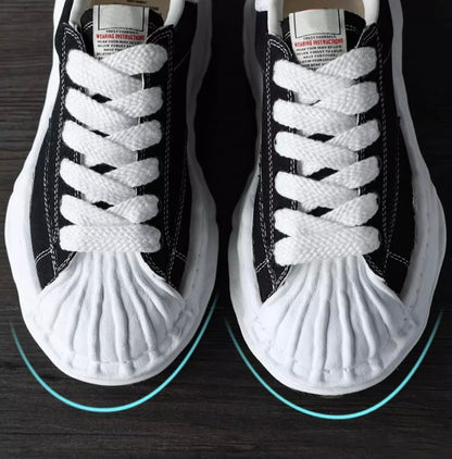 Retro Sneaker mit Shell-Toe & Chunky Sohle