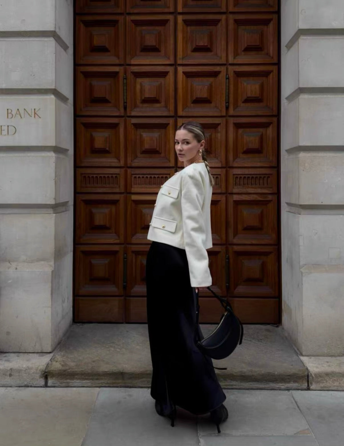 Klassische Jacke mit Goldknöpfen